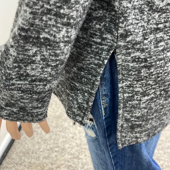 Cable & Gauge Cozy Heather Black Knit Hooded Pullover - Picture 8 of 16